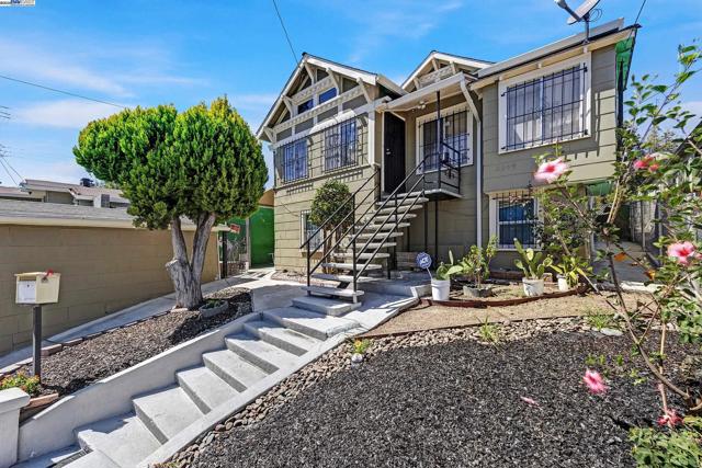 2309 High St, Oakland CA: https://media.crmls.org/mediaz/cb7747a5-3190-4df0-b369-40615c53b1d0.jpg