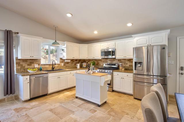 Detail Gallery Image 12 of 62 For 30562 Southern Cross Rd, Temecula,  CA 92592 - 3 Beds | 2 Baths