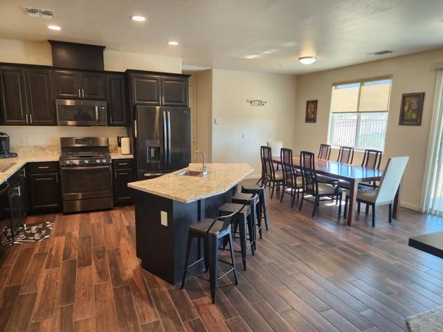 56920 Hidden Gold Court, Yucca Valley CA: https://media.crmls.org/mediaz/cb777816-c25f-4bb3-9fb2-e6386863a28c.jpg