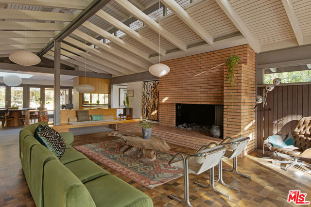 1030 Canon Drive, San Marino CA: https://media.crmls.org/mediaz/cb77b3e7-4006-477a-896f-537c1037460d.jpg