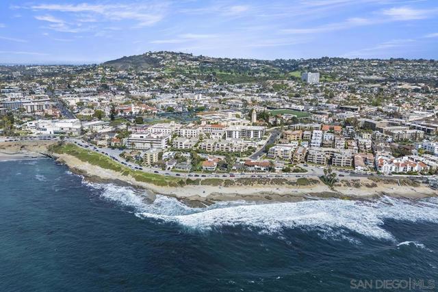 356 Prospect Street, La Jolla CA: https://media.crmls.org/mediaz/cb784f57-f8e3-4b79-9d98-622fdc6b7474.jpg