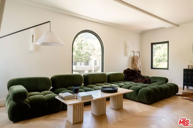 236 S Reeves Drive, Beverly Hills CA: https://media.crmls.org/mediaz/cb7852f3-fffd-471d-b07b-9a189165eccf.jpg