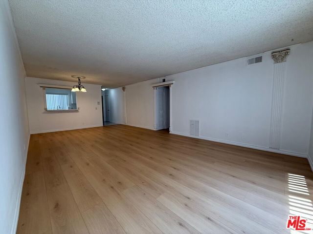 1038 Thompson Avenue, Glendale CA: https://media.crmls.org/mediaz/cb7889a8-c8ab-4127-a95a-d17cc84b99ef.jpg