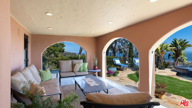 23806 Malibu Crest Drive, Malibu CA: https://media.crmls.org/mediaz/cb78b576-0567-4465-8e4a-c48e844b90cb.jpg