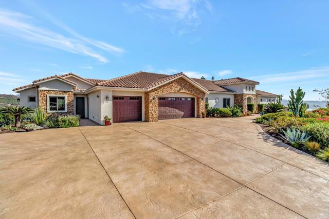 3026 Via Loma, Fallbrook CA: https://media.crmls.org/mediaz/cb78d5d2-9711-4b20-83b3-fd44427b3801.jpg