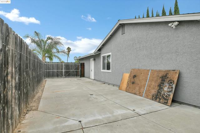 317 Lorenz Dr, Oakley CA: https://media.crmls.org/mediaz/cb790acb-56bd-4029-896c-f8aceeca6414.jpg