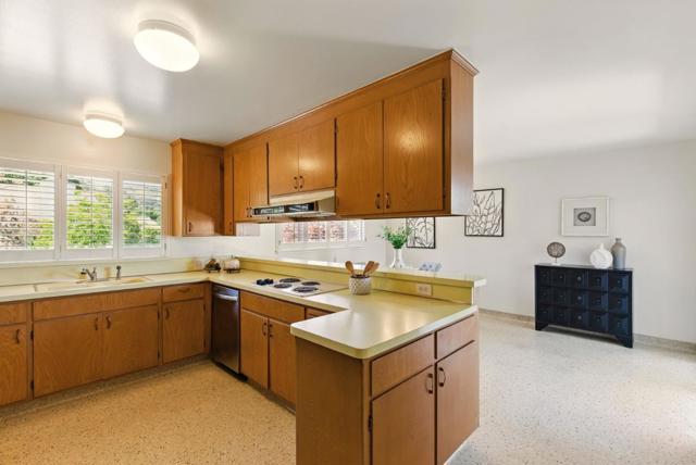 610 De Anza Avenue, San Carlos CA: https://media.crmls.org/mediaz/cb791656-26be-4250-b7f4-4ee4f7aac760.jpg