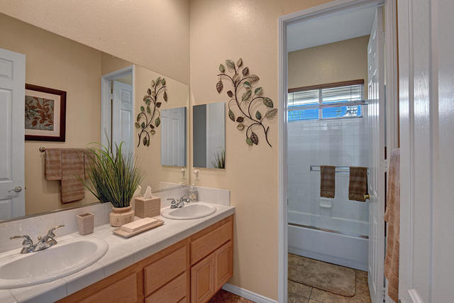 54 Camino Real, Rancho Mirage CA: https://media.crmls.org/mediaz/cb792c8a-339c-444d-a0ed-fa6ed6c370ed.jpg