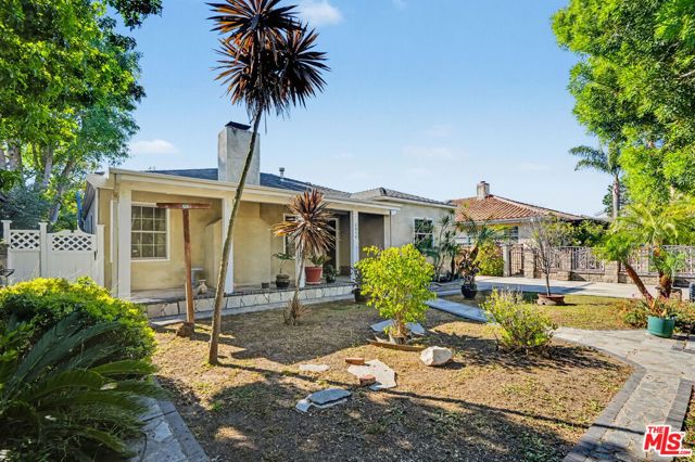 1314 Palms Boulevard, Venice CA: https://media.crmls.org/mediaz/cb796d19-7a9f-4335-9fc1-d17413d29b19.jpg