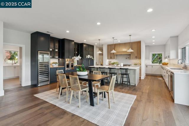 625 Sky Hy Cir, Lafayette CA: https://media.crmls.org/mediaz/cb797398-ca1d-403b-b735-7c43b053e393.jpg