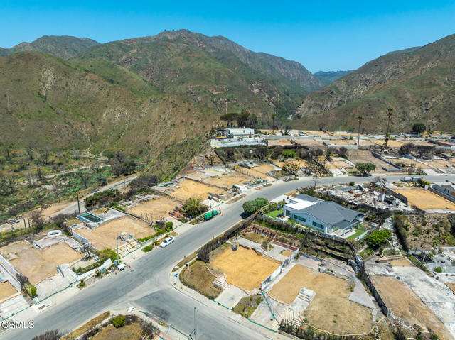 18449 Kingsport Drive, Malibu CA: https://media.crmls.org/mediaz/cb79a17e-69e7-40a3-b56e-79ece14120ab.jpg
