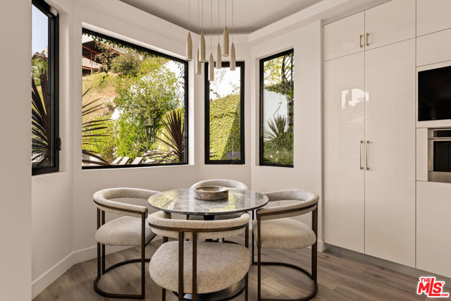 3820 Knobhill Drive, Sherman Oaks CA: https://media.crmls.org/mediaz/cb79c533-e3bd-4823-9ee3-4d7695a13801.jpg