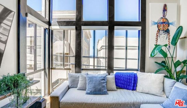 14 Mast Street, Marina del Rey CA: https://media.crmls.org/mediaz/cb79f529-27a3-4f8d-9637-9d2dde7dd16b.jpg