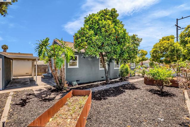 205 Julius St, San Leandro CA: https://media.crmls.org/mediaz/cb7a12cb-dc88-4eba-85d2-f7ac0a9daa75.jpg