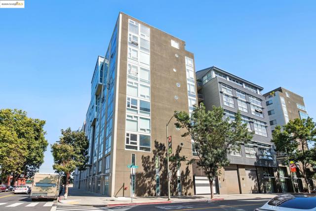 311 Oak St, Oakland CA: https://media.crmls.org/mediaz/cb7a44e8-83ef-45a7-b325-ec9b58dd4a3a.jpg