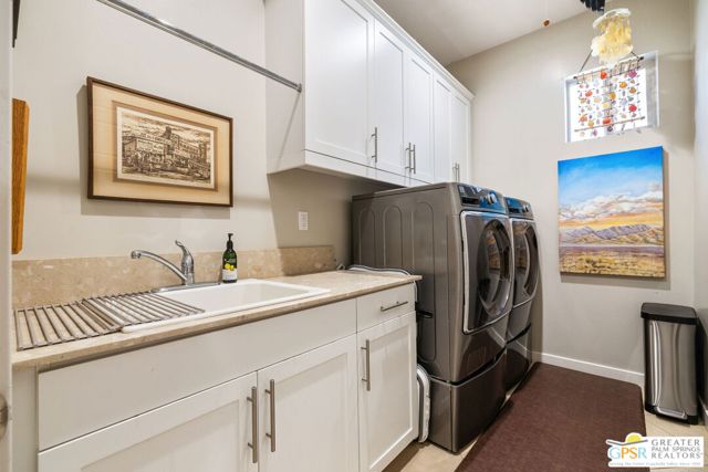 2985 Searchlight Lane, Palm Springs CA: https://media.crmls.org/mediaz/cb7b3a38-12d2-4b51-9822-c8a7e48f3fa1.jpg