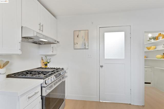897 Oak Street, Alameda CA: https://media.crmls.org/mediaz/cb7cb374-d98c-489e-9cee-30b268191b84.jpg
