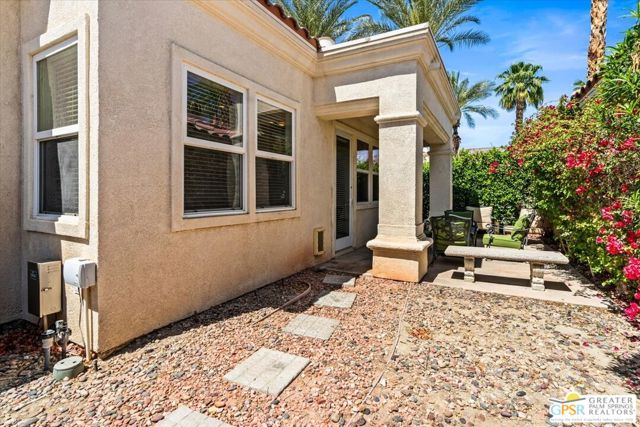 57410 Via Vista Vista, La Quinta CA: https://media.crmls.org/mediaz/cb7cc591-7e6e-4952-8f17-ac8959ebe035.jpg