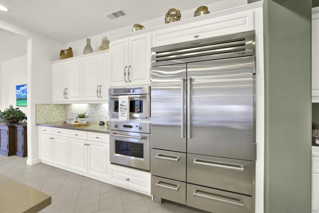 8366 The Landing Way, San Diego CA: https://media.crmls.org/mediaz/cb7cc891-61cd-4cf9-91ab-7709af02c603.jpg