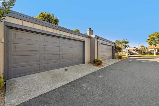 1030 Melrose Ave, Alameda CA: https://media.crmls.org/mediaz/cb7e072d-fbe8-4968-b73f-d88a499247e8.jpg