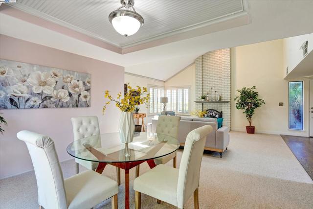 37 Clipper Drive, Alameda CA: https://media.crmls.org/mediaz/cb7e2604-64f7-44a7-814f-35652bb1ee04.jpg