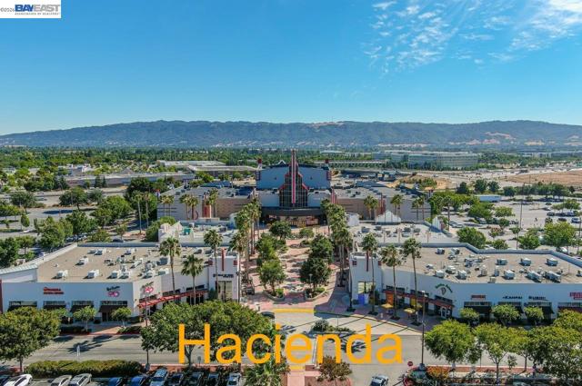 3651 Branding Iron Pl, Dublin CA: https://media.crmls.org/mediaz/cb7f10e0-a0e9-4e98-9d60-ae9b97f1e5b5.jpg