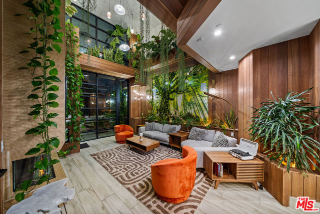 836 California Avenue, Venice CA: https://media.crmls.org/mediaz/cb7f124c-1db0-4400-b737-1e97f69aae99.jpg