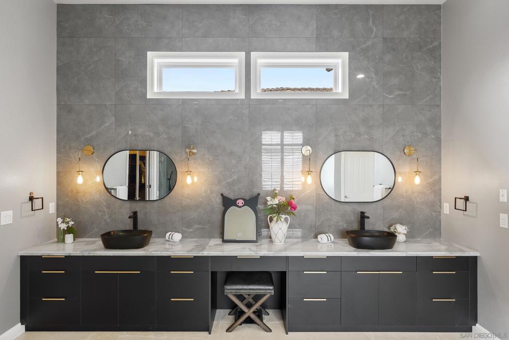 MLS #250032415SD img 31