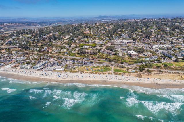 1562 Camino Del Mar, Del Mar CA: https://media.crmls.org/mediaz/cb7f7fea-231f-4d35-bdfb-5fb481ca4a98.jpg
