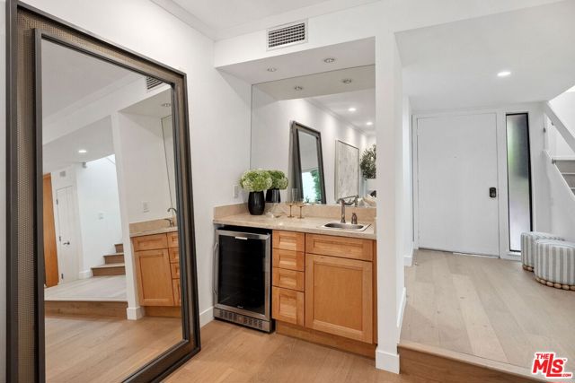 234 S Tower Drive, Beverly Hills CA: https://media.crmls.org/mediaz/cb7fb523-5b45-40bc-b243-d87b6aa9de0d.jpg