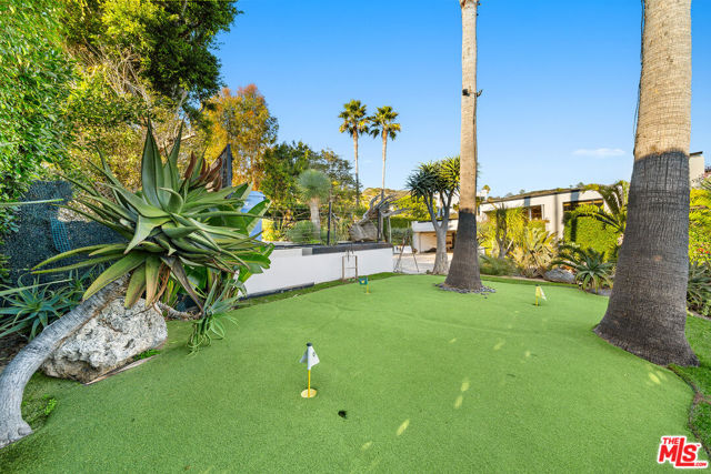 6320 VIA CATALDO Street, Malibu CA: https://media.crmls.org/mediaz/cb807212-0afe-4a37-99ed-295403c74fc2.jpg