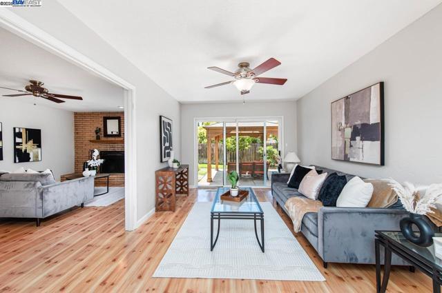 285 Edythe St, Livermore CA: https://media.crmls.org/mediaz/cb807c64-285b-48a4-a0c4-0a30eeca678d.jpg