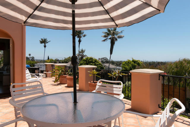2167 Palomar Avenue, Ventura CA: https://media.crmls.org/mediaz/cb808933-559e-42e9-bca8-952fb840f3db.jpg