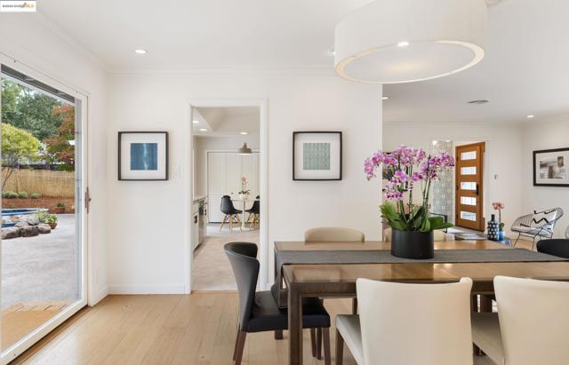 150 Santa Rita Dr, Walnut Creek CA: https://media.crmls.org/mediaz/cb80a4bb-ffe5-4831-8cd4-a3612e4416e5.jpg