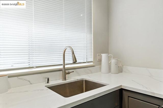 2601 College Ave, Berkeley CA: https://media.crmls.org/mediaz/cb80cb14-2afa-4327-829f-34f255885c5d.jpg