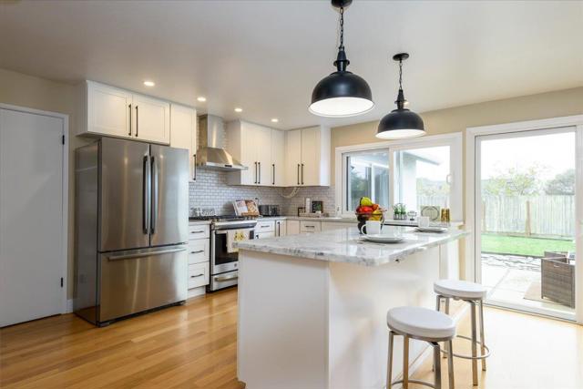 407 Beach Avenue, Half Moon Bay CA: https://media.crmls.org/mediaz/cb813006-f001-4279-b759-8574d65ffc0a.jpg