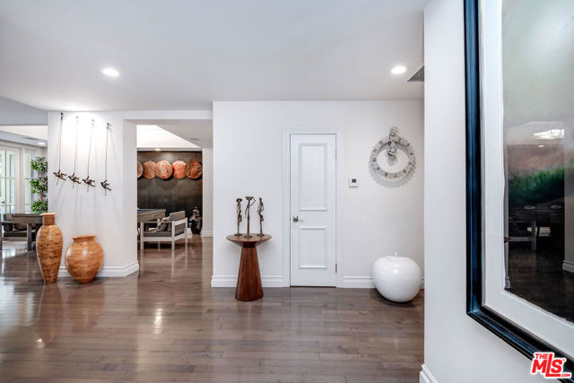 10112 EMPYREAN Way, Los Angeles CA: https://media.crmls.org/mediaz/cb816811-b3eb-49f2-8c3a-df7148822df8.jpg