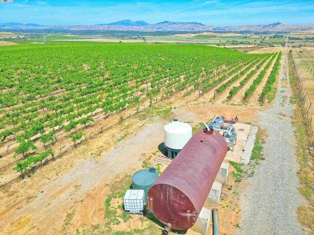 5625 Greenville Rd, Livermore CA: https://media.crmls.org/mediaz/cb81cd0e-c81a-4034-87b0-e5b1ab511026.jpg