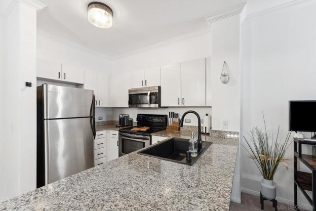 1642 7Th Ave, San Diego CA: https://media.crmls.org/mediaz/cb81d4e8-076a-4cd5-b6c3-70c9af5cfd14.jpg