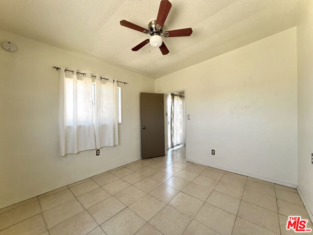6391 Ruth Drive, Yucca Valley CA: https://media.crmls.org/mediaz/cb81f942-697d-4719-99d3-0fa4b4f32a8e.jpg