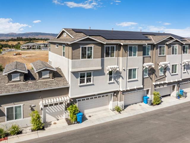 1387 Ores Way, Gilroy CA: https://media.crmls.org/mediaz/cb820c3a-5c41-4d8b-87bd-9d438d847d64.jpg