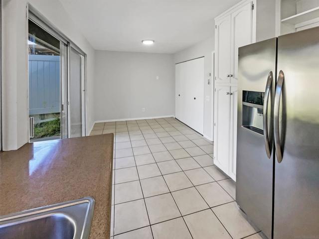11476 Matinal Cir, San Diego CA: https://media.crmls.org/mediaz/cb8214fe-80cc-442e-a98f-ffcb71f6c406.jpg