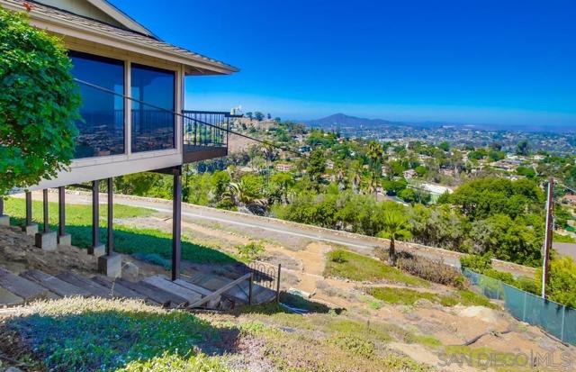 4742 Mount Helix Drive, La Mesa CA: https://media.crmls.org/mediaz/cb82327a-9528-4dbe-b787-4490eae1cea0.jpg