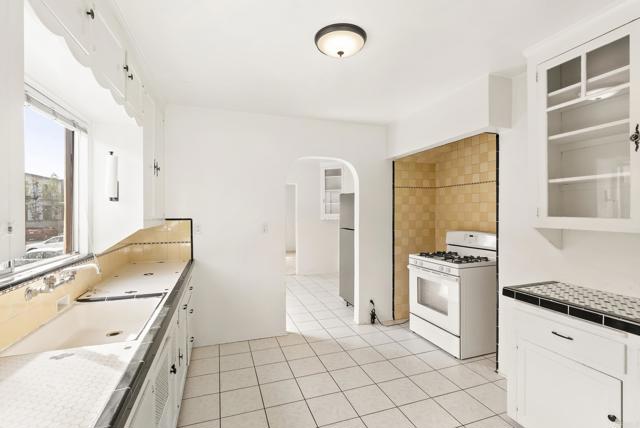 Detail Gallery Image 17 of 55 For 3040 Byron St, San Diego,  CA 92106 - 6 Beds | 2 Baths