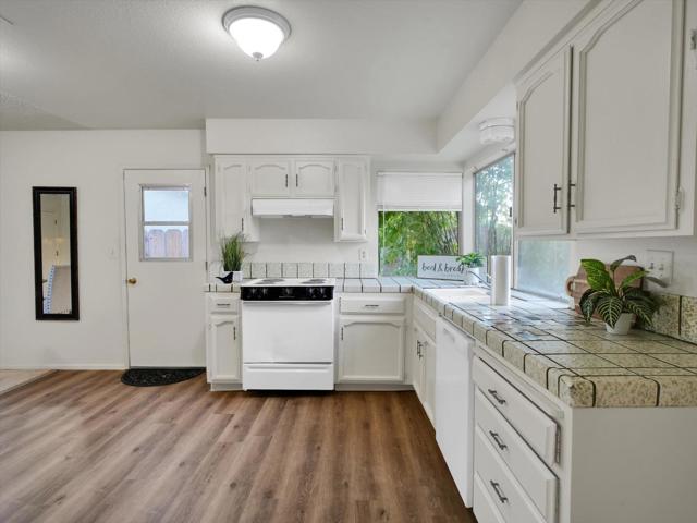 3559 Vernal Avenue, Merced CA: https://media.crmls.org/mediaz/cb826672-c852-42a0-be19-d5426099da60.jpg