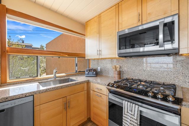 Image 58 of 75 For 61474 Hanging Rock Lane