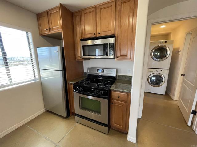 12465 Hillpoint Court, Valley Center CA: https://media.crmls.org/mediaz/cb82a3cc-4491-416e-8dfa-a34faf793fec.jpg