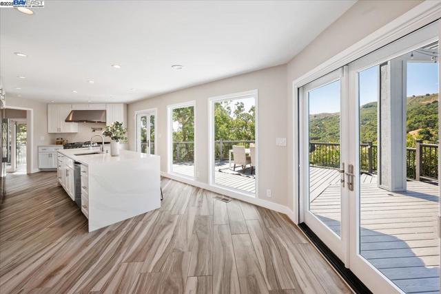 325 Bollinger Estates Ct, San Ramon CA: https://media.crmls.org/mediaz/cb830988-3b9c-4df6-8bf5-a21cbce297bb.jpg
