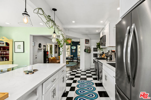 2321 Lake View Avenue, Los Angeles CA: https://media.crmls.org/mediaz/cb831688-5abe-4b7f-b5e0-90b059163496.jpg