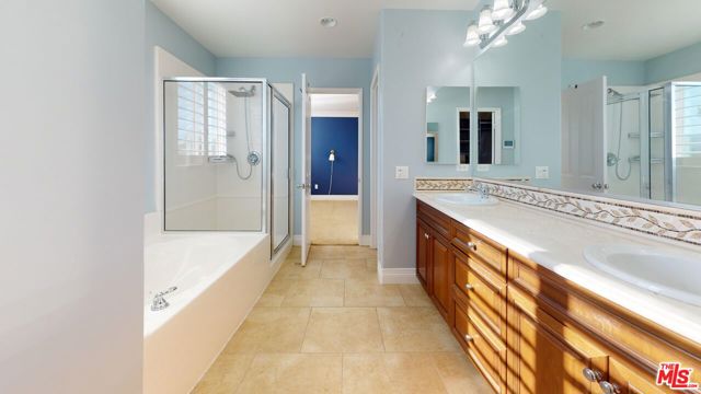 19320 Carranza Lane, Santa Clarita CA: https://media.crmls.org/mediaz/cb83219a-bce8-4daf-91df-a57ea9a32f06.jpg